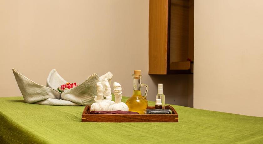 Image of Family Room with Shared Bathroom 12