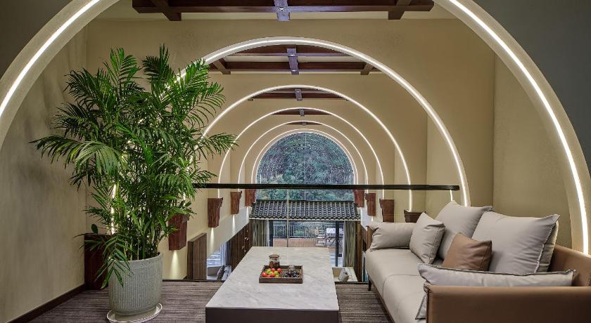 Pandora Boutique Hotel---Within Zhangjiajie National Forest Park,English Speaking Hostess,Free Luand
