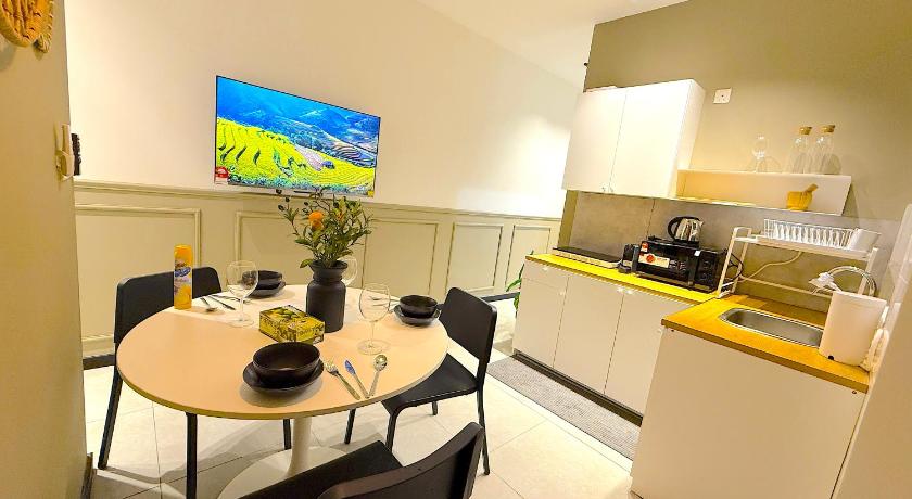 Neu Suites By Serenity Vacation Homes - image 7