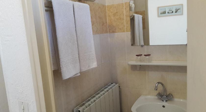 Image of Standard Twin Room 2