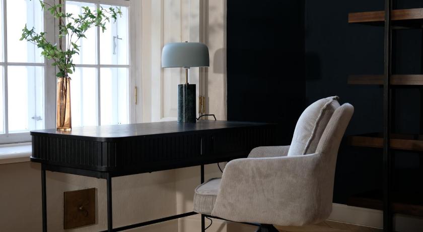 Image of Queen Suite with Spa Bath 6