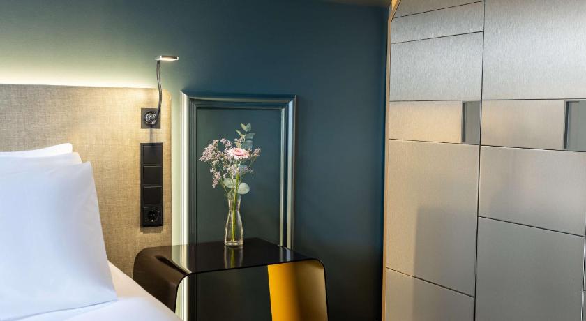 Image of Family Room 16