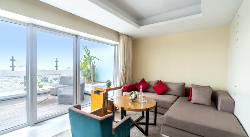 Imperial Suite with 1 King Size Bed Separate Lounge and Dining Room 이미지 5