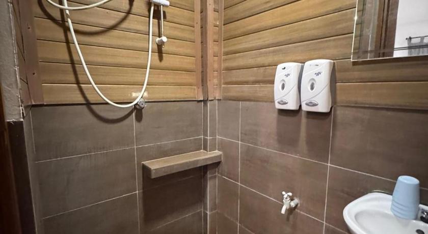 Immagine di Dormitorio Privato con 4 Letti a Castello - Misto (Private Dormitory with 4 Bunk Beds - Mixed) 8