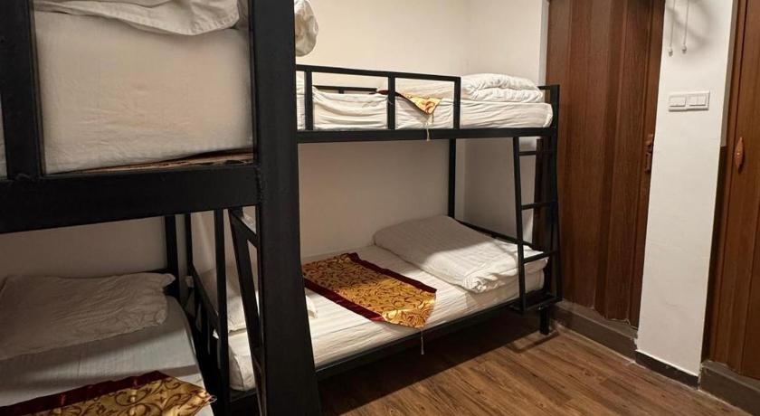 Immagine di Dormitorio Privato con 4 Letti a Castello - Misto (Private Dormitory with 4 Bunk Beds - Mixed) 4