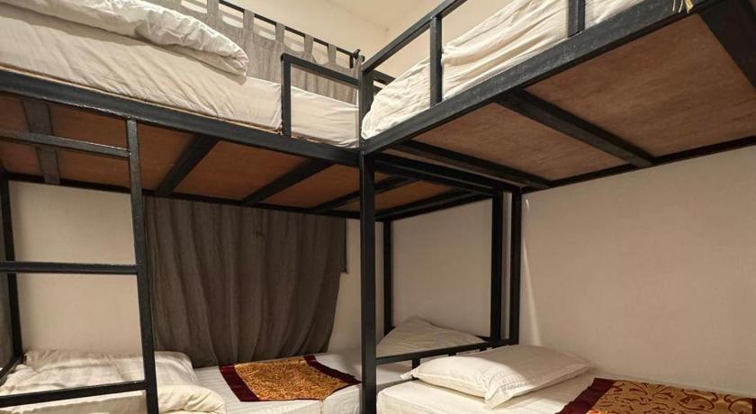 Immagine di Dormitorio Privato con 4 Letti a Castello - Misto (Private Dormitory with 4 Bunk Beds - Mixed) 0