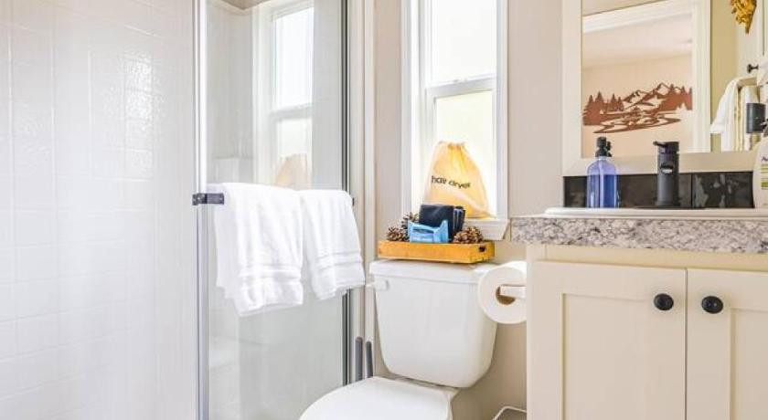 Forks (WA) Rainforest Tiny Home Rustic 4-Star Accommodation lobby