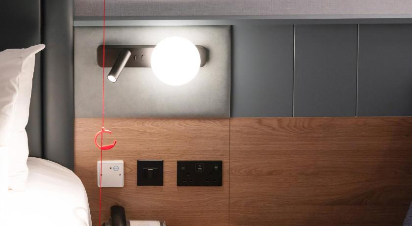 Image of 1 Double Standard Accessible 17