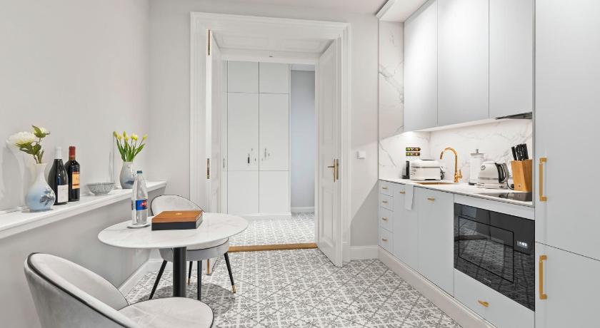 Vodickova Luxury Suites - image 5