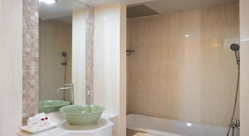 Image of Honeymoon Suite 2