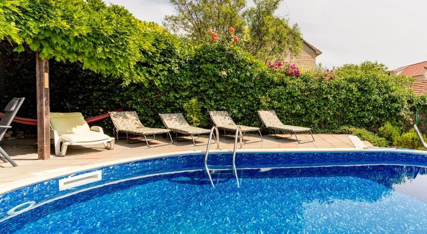 Old Stone House with private Swimming Pool