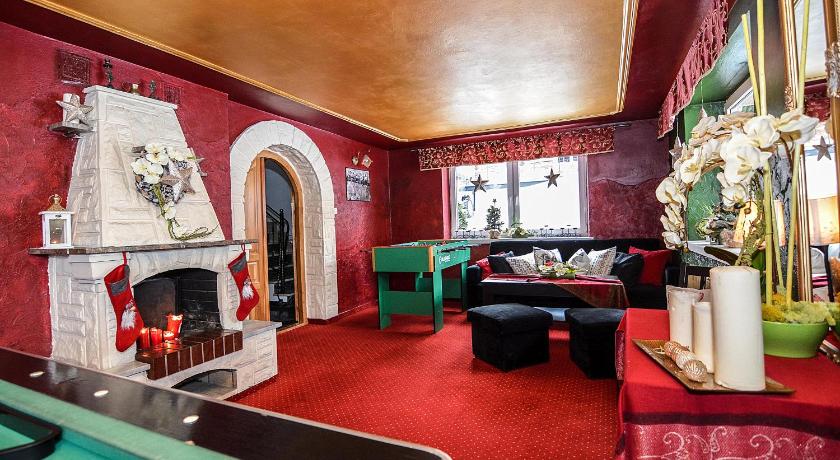 ザコパネ Willa Karolcia Zakopane - Tatra House 3つ星 ホテル 外観