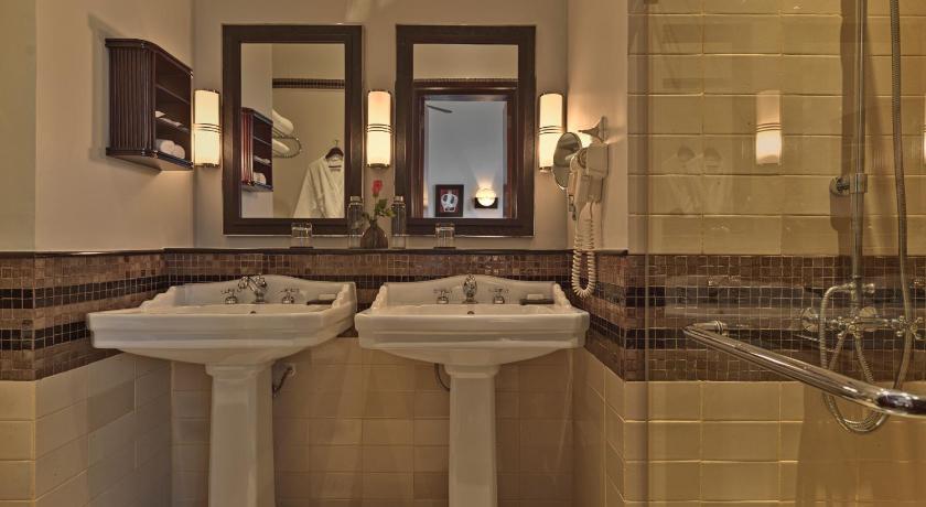 Image of Deluxe Colonial Twin 2
