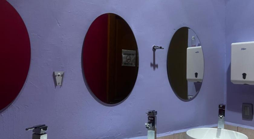 Image of Room with Double Bed and Shared Bathroom 6