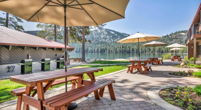 트러키 (CA) Cozy Deluxe Studio #131 at Donner Lake Village 4성급 숙소 수영장