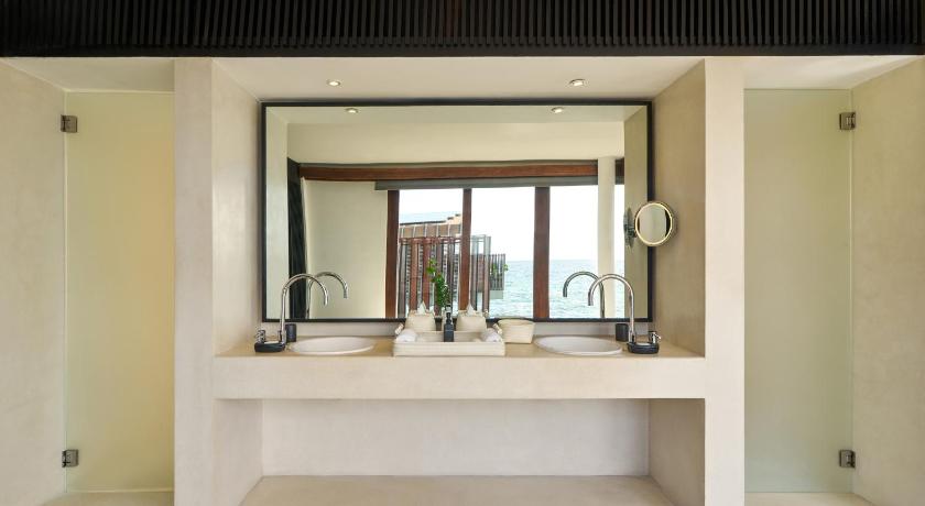 Bilde av Overwater Sunset Villa 9