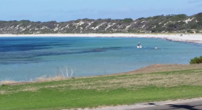 Elanora Tranquility at Emu Bay photo