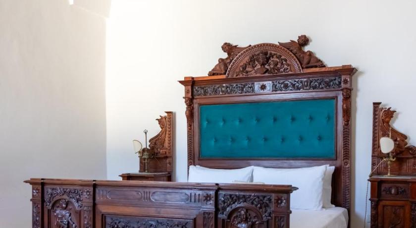 Image of Deluxe Double Room with Bathtub 1