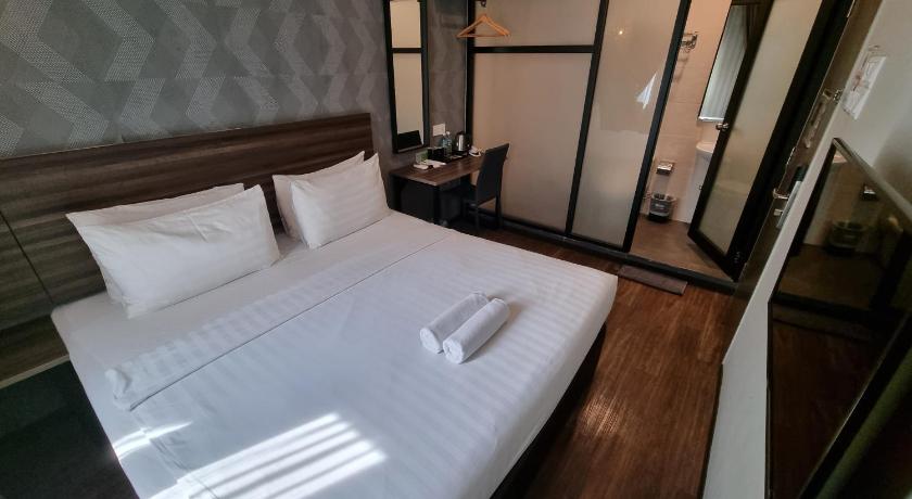 Image of King Room without Window 8