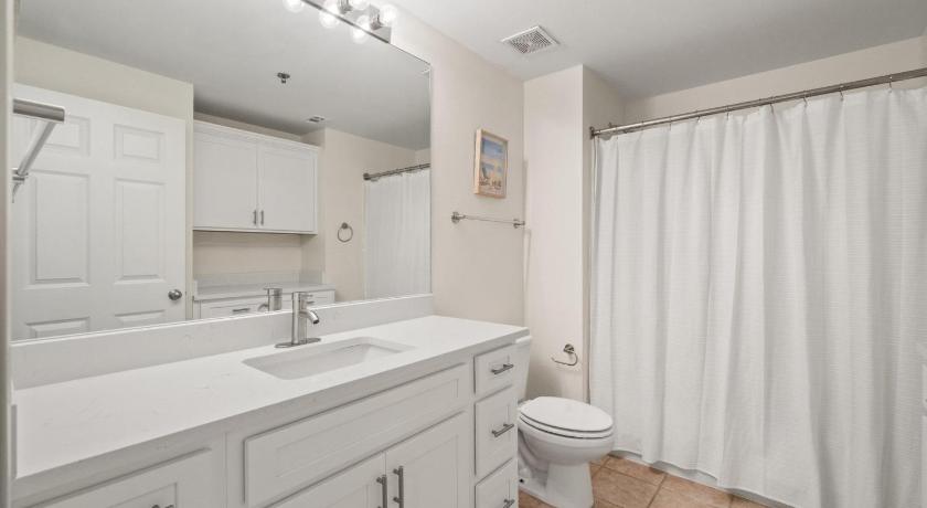 Image of Three-Bedroom Apartment with View 9