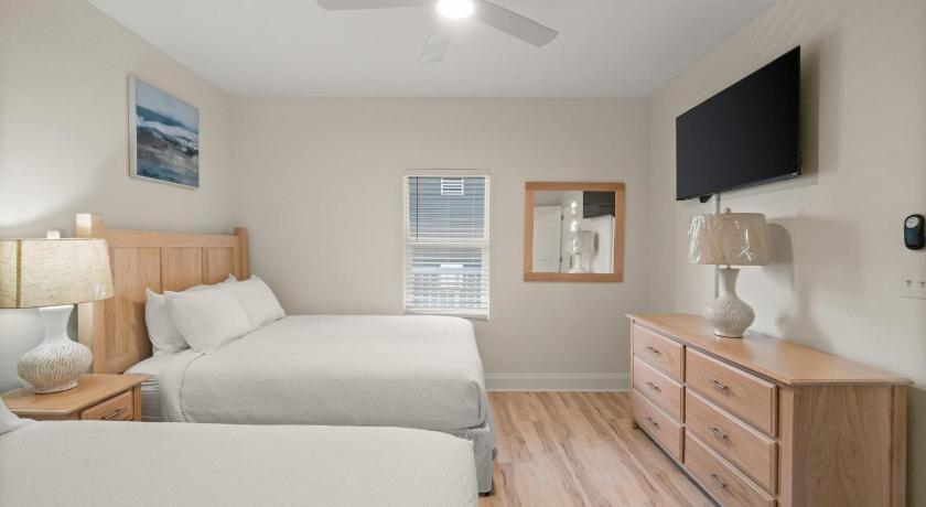 Image of Three-Bedroom Apartment with View 5