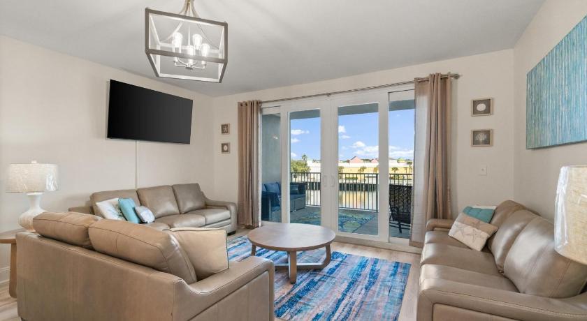 Image of Three-Bedroom Apartment with View 3