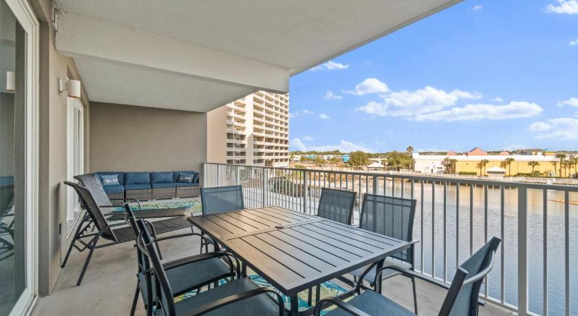 Image of Three-Bedroom Apartment with View 8