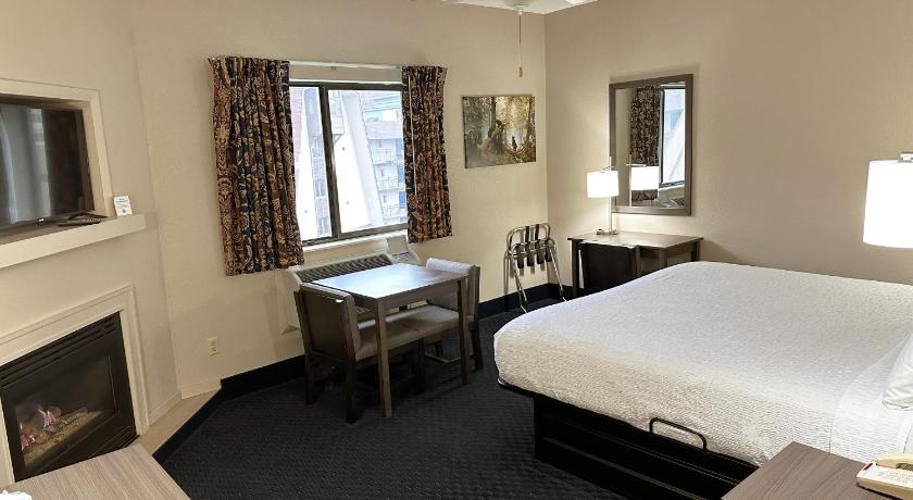 Image of Deluxe King Room - No Pets 6