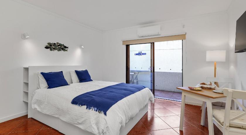 Image of Studio Apartment with One Double Bed 0