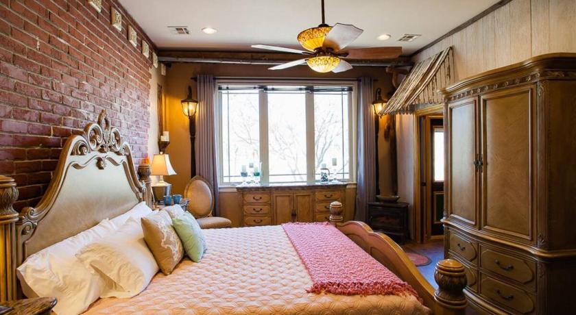 巴特尔斯维尔 (OK) BarDew Valley Inn 住宿 泳池