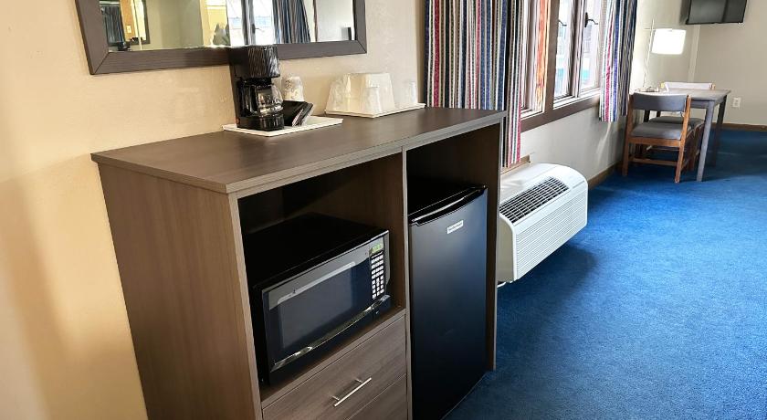 Image of Queen Suite with Spa Bath - No Pets 11
