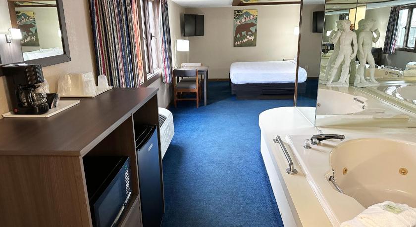 Image of Queen Suite with Spa Bath - No Pets 7