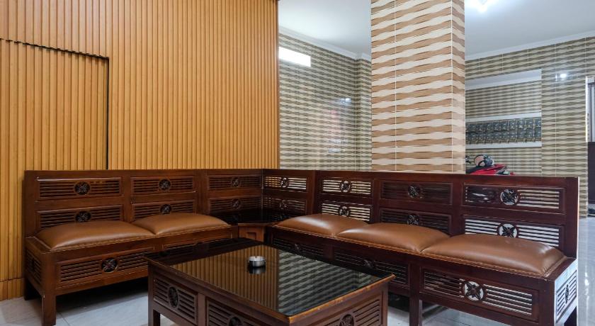 RedDoorz Syariah near Stasiun Gubeng 2 – Surabaja, IL