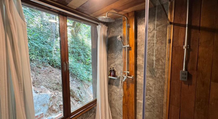 Image of King Suite with Balcony 13