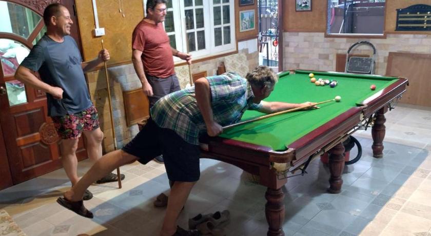 コンケン Mai Thai Guest House 4つ星 ホテル プール