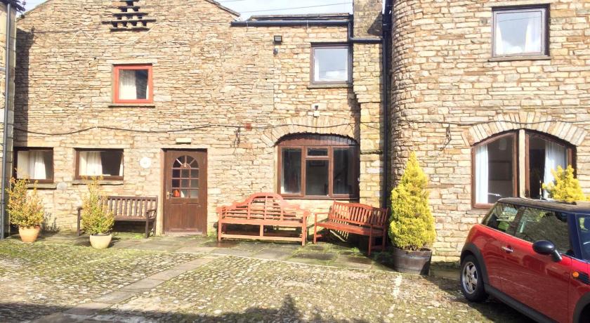 Fox & Hounds Inn - image 12