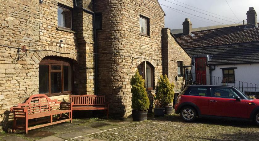 Fox & Hounds Inn photo