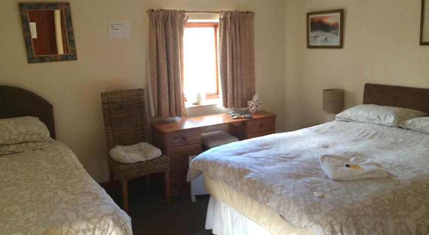 Fox & Hounds Inn - image 10