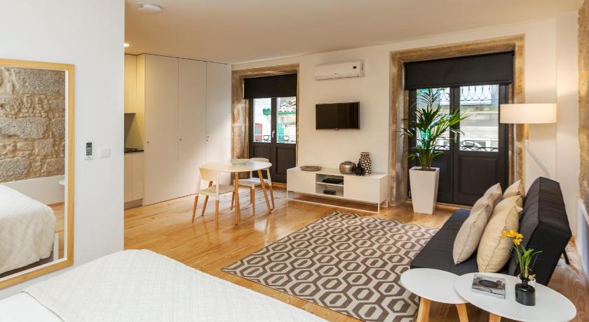 Image of Superior Studio with Balcony and City View 0