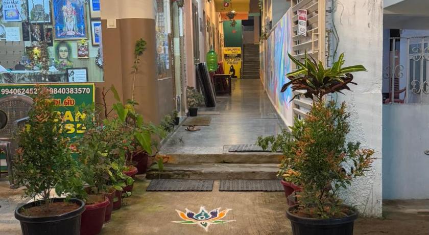 Sri Murugan beach paradise hotel - image 14