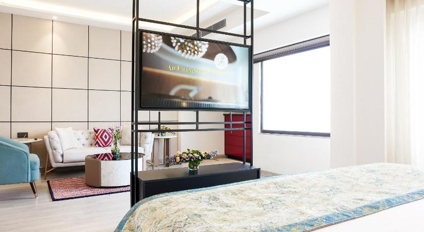 Image of Junior Suite - 1 King Bed 3