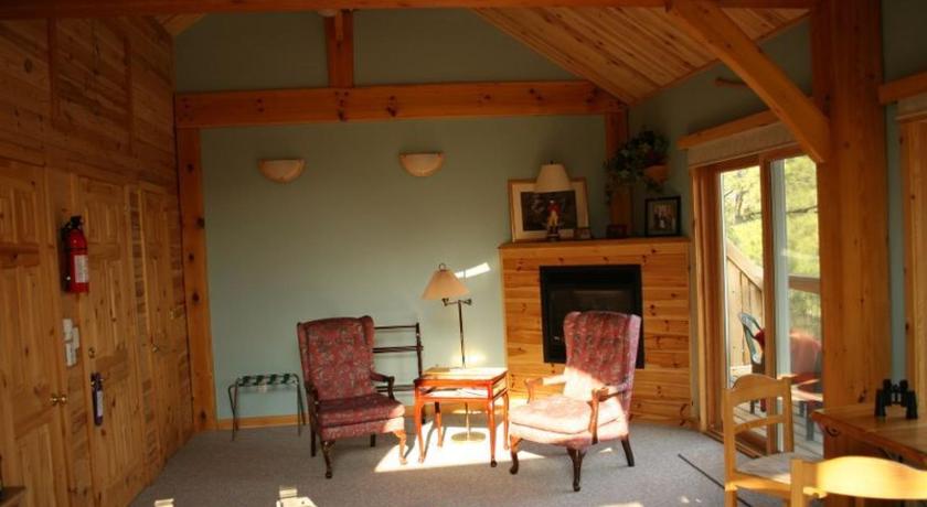 ミンデン (ON) Sunny Rock Bed & Breakfast 4つ星 ホテル スイート