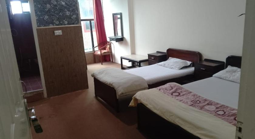 Kashmir Continental Hotel Murree - image 7