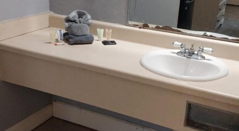 Richland Gated King Bed Hotel Room 216 4-Star Accommodation restaurant