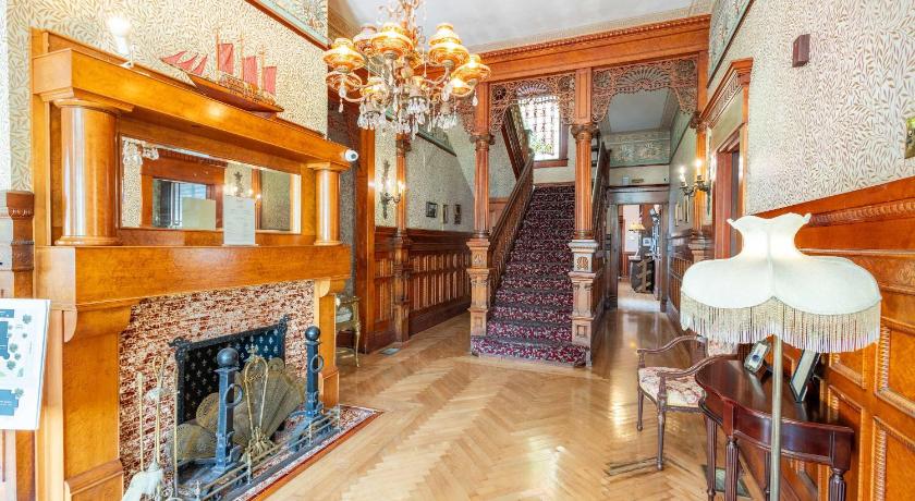 基韋斯特 Deluxe King - Curry Mansion with Pool! 2星级 住宿 餐厅