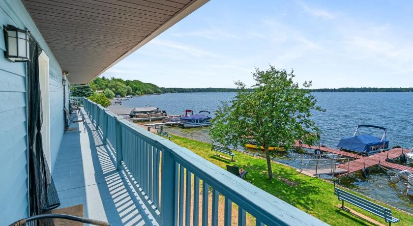 파이프 레이크 Lakeside Double Queen Suite Upper-Level Retreat 4성급 숙소 레스토랑