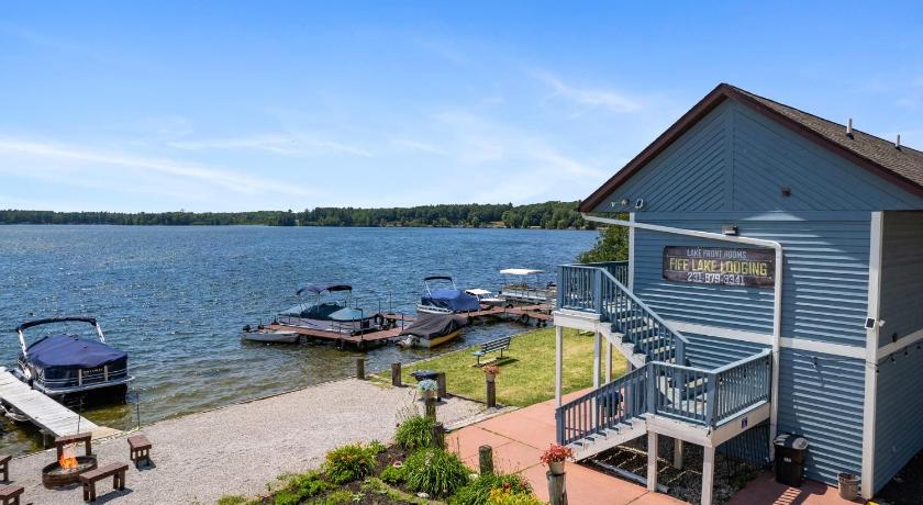 파이프 레이크 Lakeside Double Queen Suite Upper-Level Retreat 4성급 숙소 레스토랑