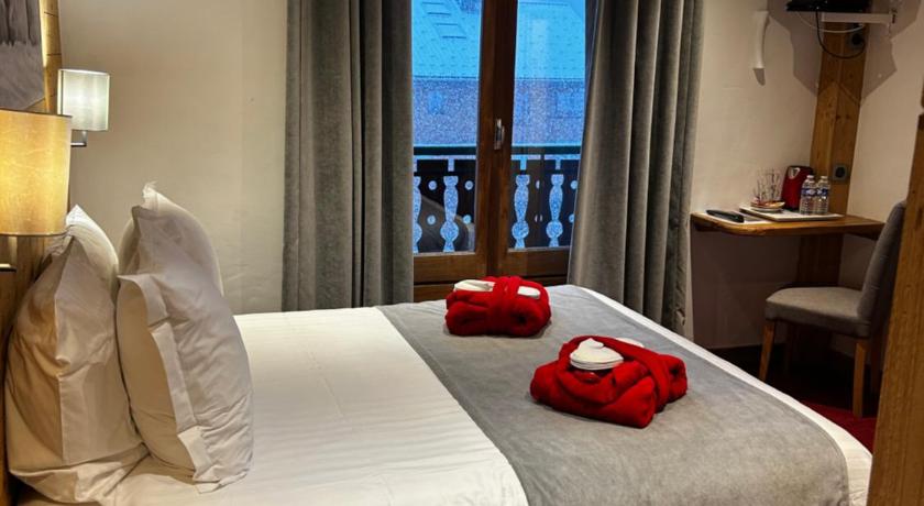 Image of Double Room - Small bathroom 1