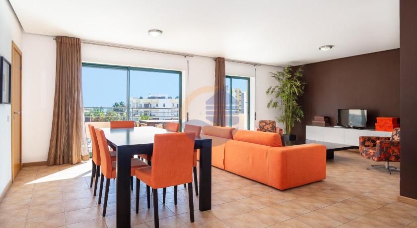 Image of Three-Bedroom Apartment with Sea View - 23 0