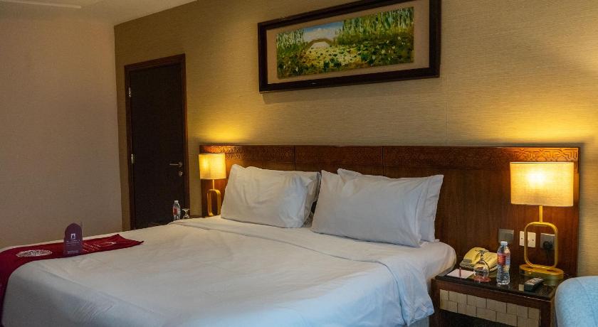 Image of 2-Bedroom Kaaba View Royal Suite 11